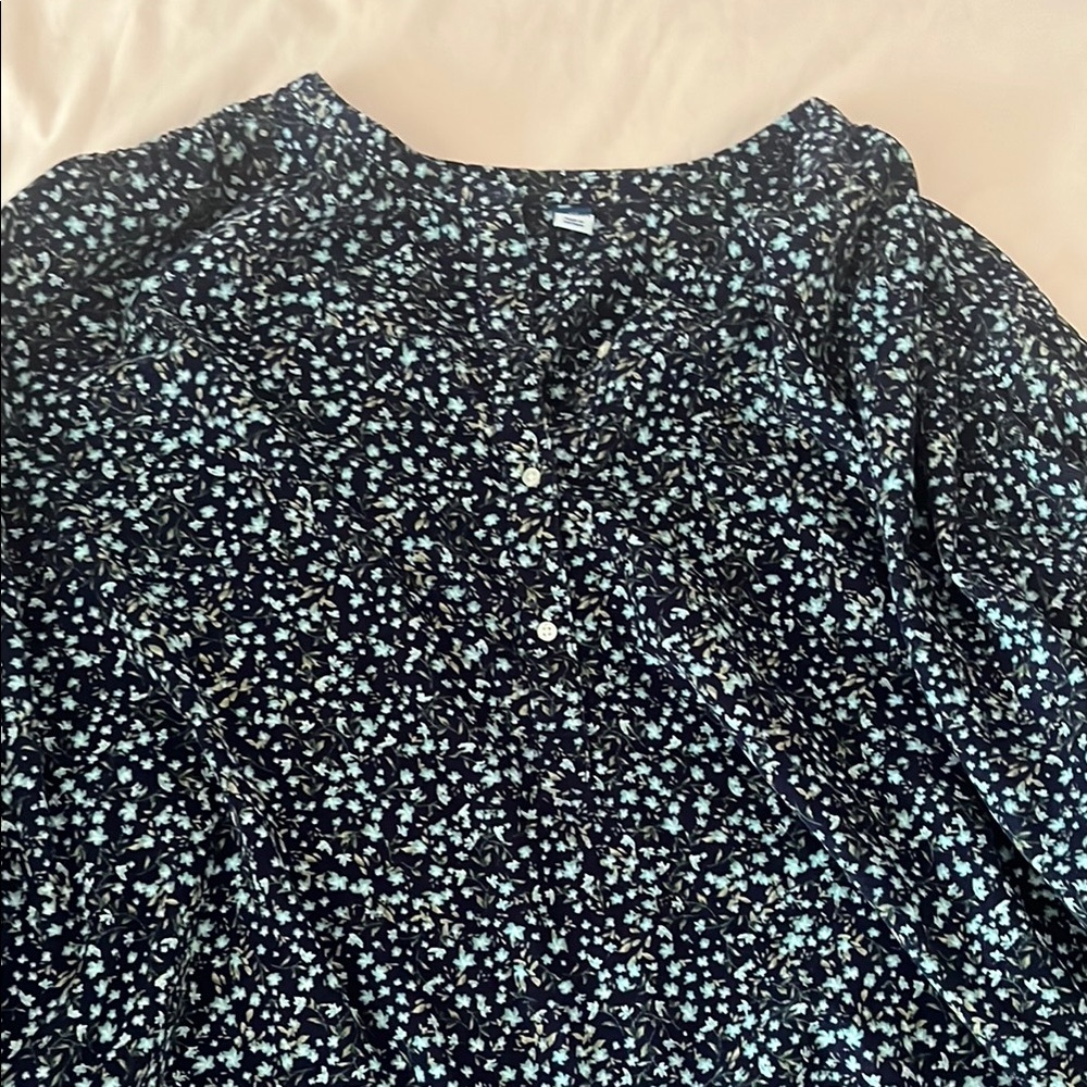 Old Navy Blue and White Long Sleeve Buttoned Blouse